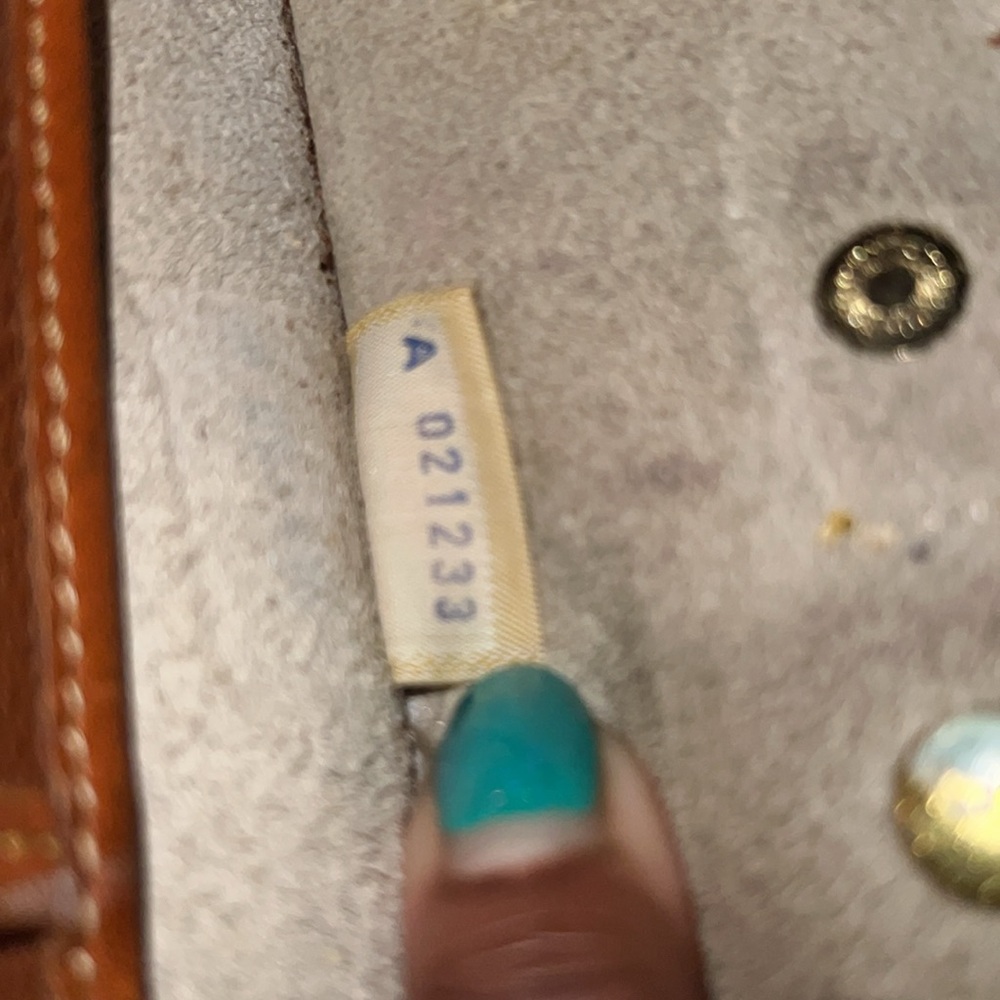 Vintage, Dooney and Bourke Handbag, Crossbody Style, All Weather leather - Picture 10 of 10